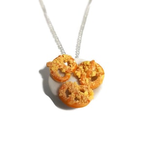 Pretzel on a  plate necklace- mini food dolls house kitsch retro rockabilly jewellery