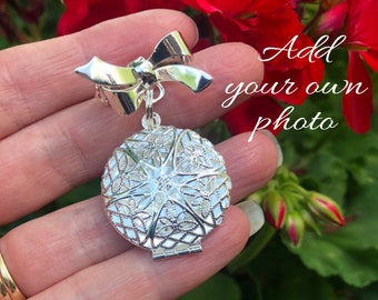 Memory Locket Photo Charm with Bow Pin, Bouquet Charm, Mother's Day gifts for Mom or Grandma, Memory Locket for your Wedding Day, Silver