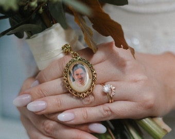 Bridal Bouquet Charm, Groom Boutonniere Charm, In Memory Pin, Memorial Pendant, Custom Photo, Wedding Charm, Pin or Ribbon, Oval Gold