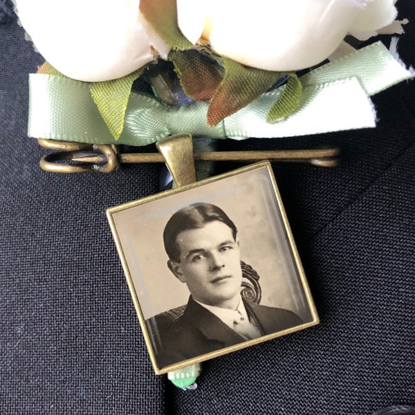 Boutonniere Memory Pin, Bridal Bouquet Charm, Custom Photo Memorial Charm, Groom Boutonniere Brooch, Bouquet Charm, Antique Bronze