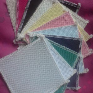 Aida 50 cm x 50 cm (19,5 x 19,5") 14 stuks met 10 kleuren Alles overlockt om rafelen te voorkomen 4 kruissteken, ideaal voor het maken van kaarten