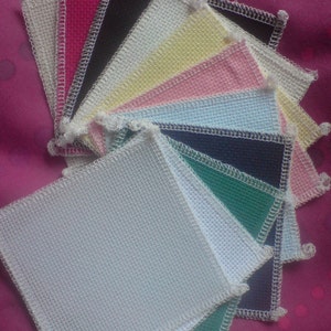 12 stuks 14ct AIDA / kruissteekstof vierkanten, 10cm x 10cm 10 kleuren om kaarten te maken Overlocked om rafelen tegen te gaan