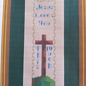 Un kit pour cartes est un marque-livre Cross Stitch Kits pour PÂQUES avec pochette et carte d’enveloppe