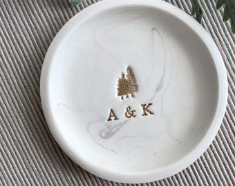 Personalized Ring Dish with Trees, Mountain Wedding Ring Holder, Ring Dish for Nature Lovers, Couples Engagement Gift