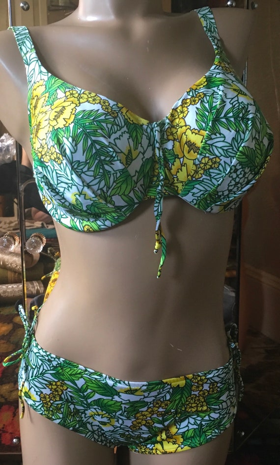 Vintage mod 60's 70's bali bikini reenactment