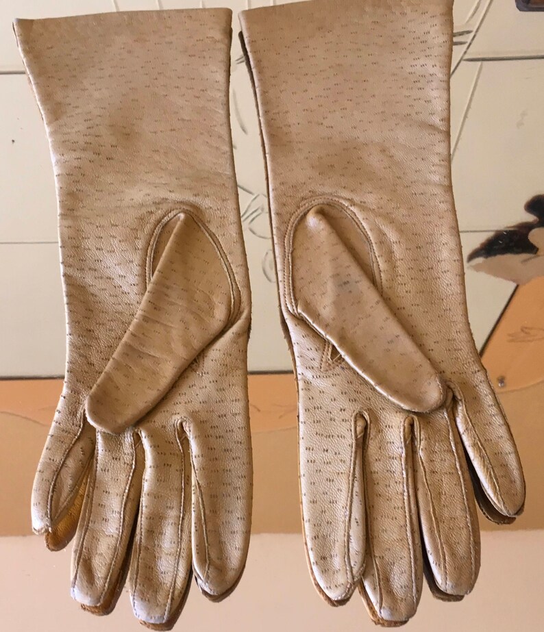 ladies light tan leather gloves