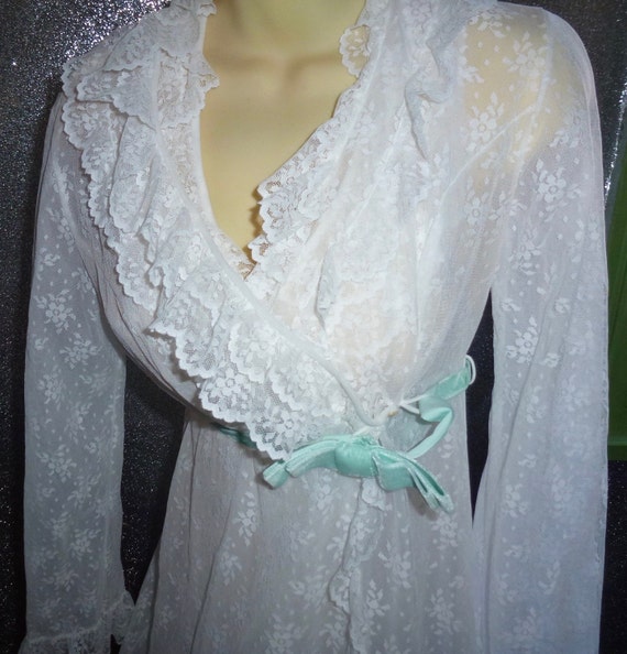 Vintage white nylon lace peignoir set burlesque b