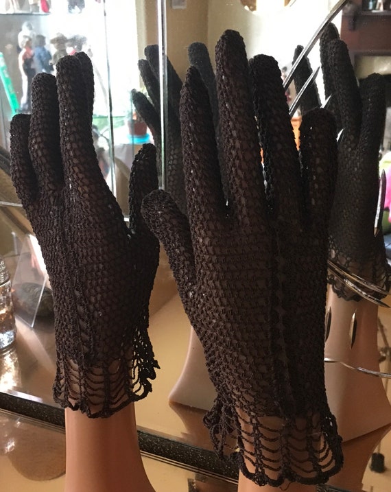 Vintage 30's brown crochet string crochet gloves