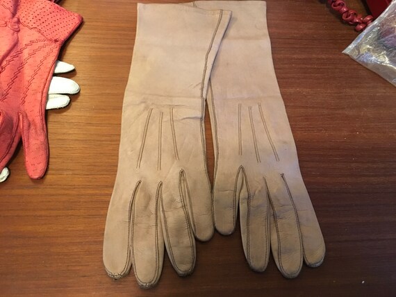 ladies light tan leather gloves