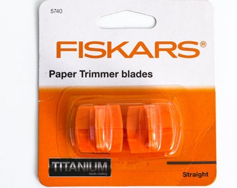 Fiskars Cuchillas para recorte de papel, revestimiento de titanio, corte recto, 5740, cuchillas de repuesto