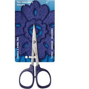 Könnte beinhalten: Blaue Stick-Schere mit einer 10 cm langen Klinge. Die Schere befindet sich auf einer Verpackung mit dem Text "Professional Feine Stickschere Fine embroidery scissors 10 cm 4" rostfrei rustproof inoxydable Ciseaux à broder, fins"