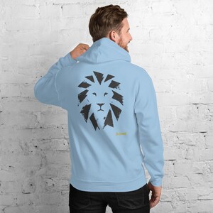 Bluza z kapturem z abstrakcyjnym motywem lwa z przodu, minimalistyczny nadruk z dużym kotem na plecach, złota metka z graffiti na piersi, bluza unisex – brak komentarza zdjęcie 16