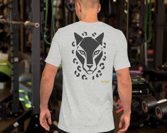 Abstract Leopard Front Face T-Shirt, Minimalist Big Cat Back Print, Gold Graffiti Tag, Unisex Graphic Top – No Comment