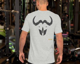 Abstract Cape Buffalo T-Shirt, Minimalist African Safari Back Print, Gold Graffiti Tag, Unisex Graphic Top – No Comment