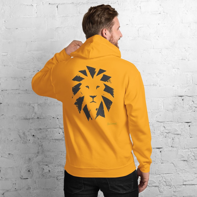 Bluza z kapturem z abstrakcyjnym motywem lwa z przodu, minimalistyczny nadruk z dużym kotem na plecach, złota metka z graffiti na piersi, bluza unisex – brak komentarza zdjęcie 20