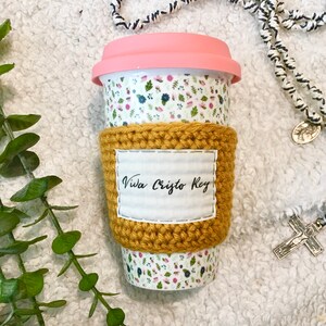 Kaffee gemütlich. Katholische Geschenke für Männer. Katholische Geschenke zur Konfirmation. Viva Cristo Rey. Christus, der König. Kaffee-Hülle.