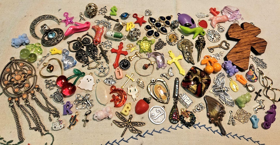 週末千円値下げ‼️オパール　チャーム　ヴィンテージ Vintage Charms & Pendants Lot - 100 Pieces (132) - Etsy