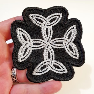 Karolingisches Kreuz, Triquetra Kreuz Bügelbild, gestickt, Ewigkeit, Balance, Einheit, Mäßigkeit