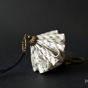 Collana Di Carta Libro - Gioielli di Carta - Paper Art - Origami scultura in miniatura