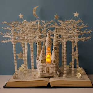 Märchenschloss - Buchskulptur - Buchkunst - Altered Book - Made to Order