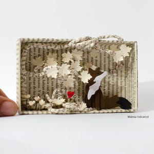 Diorama Little Love Fox - Miniatura di volpe di carta all'interno di una scatola diorama - Love Fox - Paper Art