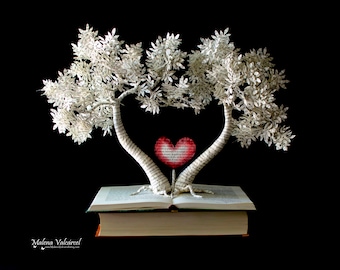 De boom van de liefde - Boekkunst - Boeksculptuur - Veranderd boek - Handgemaakte kunst - Papierkunst - Papierboom