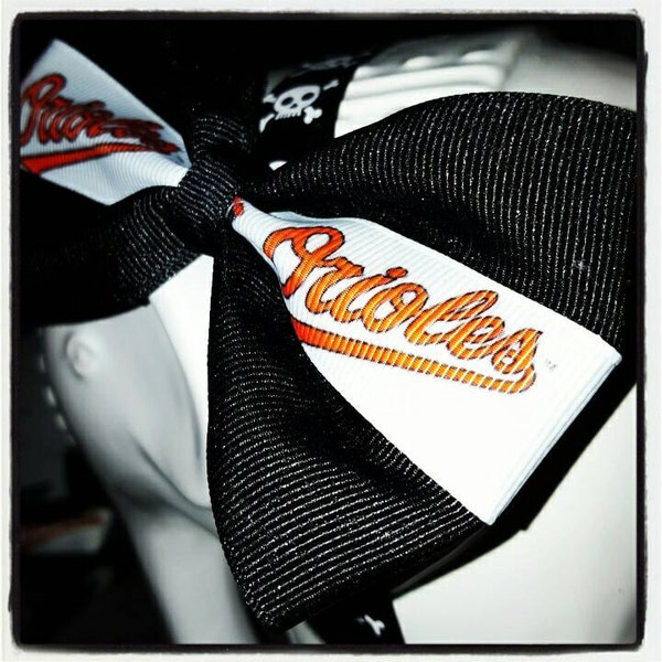 O's & Bows: Black Base w/White Center Stripe Featuring the Classic Orioles Logo in Orange