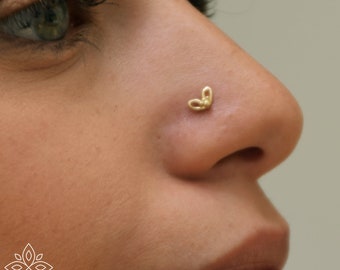 Piercing per il naso a forma di farfalla in oro massiccio 14 carati, realizzato a mano per l'elice.