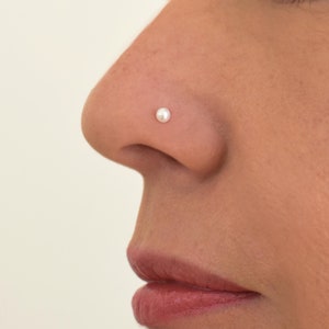 Nose Stud, Pearl Nose Stud, 2.5mm Pearl Stud, 4mm Pearl Stud, Heart Gold Nose Stud, Small Nose Stud, Cartilage Stud, Tragus Stadus