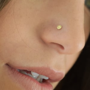 Nose stud, 14k Solid gold earring, Tiny flower nose stud, Nose ring, Nose piercing, Tragus, Helix, Cartilage earring, Tiny Nose ring