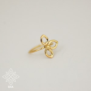 Gold Nose Ring, Nose hoop earring, 22g 20g Nose ring, Nose jewelry, cartilage hoop, tragus hoop, Small Nose hop, Nose piercing , flower hoop