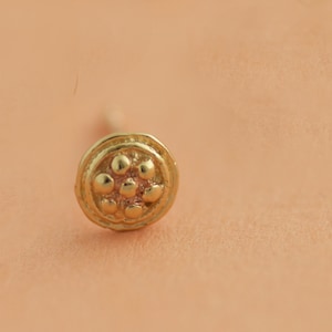 Solid Gold Nose Stud, Tiny Dainty Nose Piercing, Flower Nose Minimalist Round Nose Stud, Delicate Gold Nose Piercing, Fine Jewelry Piercing
