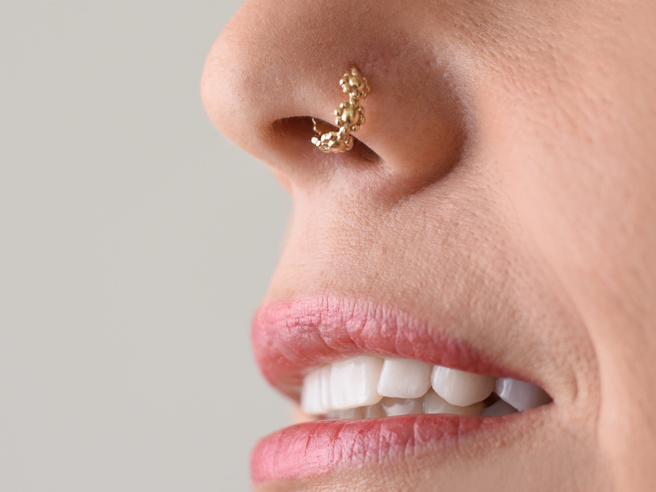 Stylish gold nose ring deals