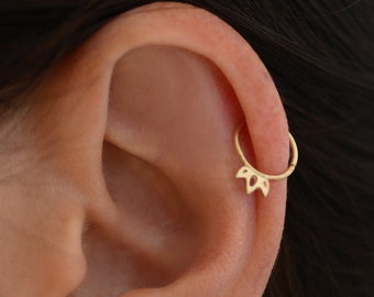 Crown cartilage earring, Gold tiara tragus earring, crown conch earring, dainty cartilge piercing, 14k gold hoop earring, Septum