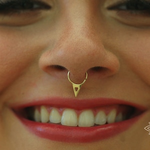 Dreieck Septum Ring, 14k SOLID GOLD Septum Ring, Septum Ring, Septum, Tribal Septum Ring, Septum Schmuck, Septum Piercing, Gold Septum Ring