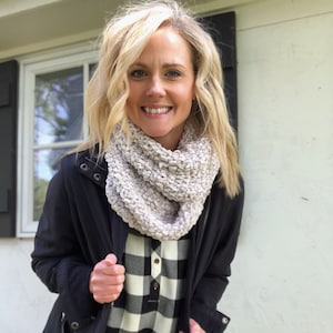 KNITTING PATTERN: Woolflower Velvet Knit Cowl Pattern || Velvet Yarn Cowl Knitting Pattern