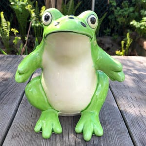 Vintage Schmid Bros Ceramic Frog Figurine: Aberfoyle Gift Shop Souvenir