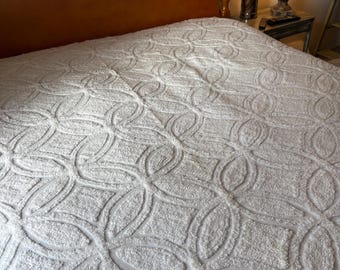 Vintage Off White Cream Chenille Fringed Bedspread | Queen King Size Fringed | 78" x 115"