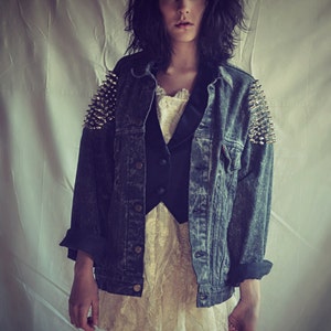 Acid Wash Studded Levis Denim Jacket Oversize Boyfriend Shoulders Vintage Grunge Punk Women's / Men's Unisex image 2