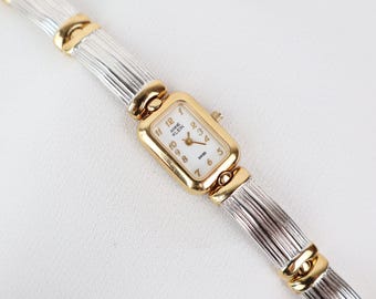 Reloj Anne Klein vintage bicolor con esfera rectangular.