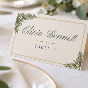Pakket met gepersonaliseerde trouwborden, welkomstbord met groen, tafelindeling, naamkaartjes, menu- en barbord, printbare digitale bestanden. afbeelding 4