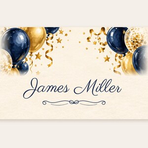 Tarjetas de cumpleaños con nombres, tarjetas de lugar con globos azul marino y dorado, decoración de mesa para cena de cumpleaños con el tema "¡Salud!", archivo digital imprimible personalizado. imagen 2
