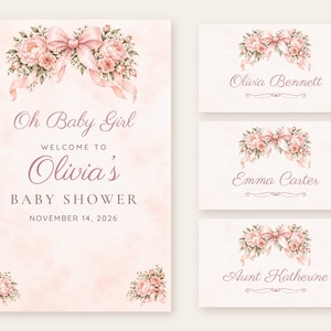 K&ouml;nnte beinhalten: Eine vertikale Babyparty-Einladung und drei rechteckige Platzkarten mit einem blassrosa Aquarellhintergrund, Blumenarrangements mit rosa Rosen und einer gro&szlig;en rosa Schleife. Der Text lautet: Oh Baby Girl WELCOME TO Olivia's BABY SHOWER NOVEMBER 14, 2026, Olivia Bennett, Emma Carter und Aunt Katherine.