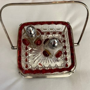 Ruby red accent dish/Salt & Pepper