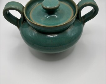 Sopera con tapa de cerámica de estudio vintage / Bol de gres verde hecho a mano / Cerámica artesanal firmada / Decoración rústica estilo granja