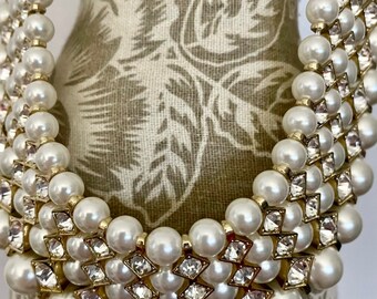 Gorgeous Collar Style Statement Necklace