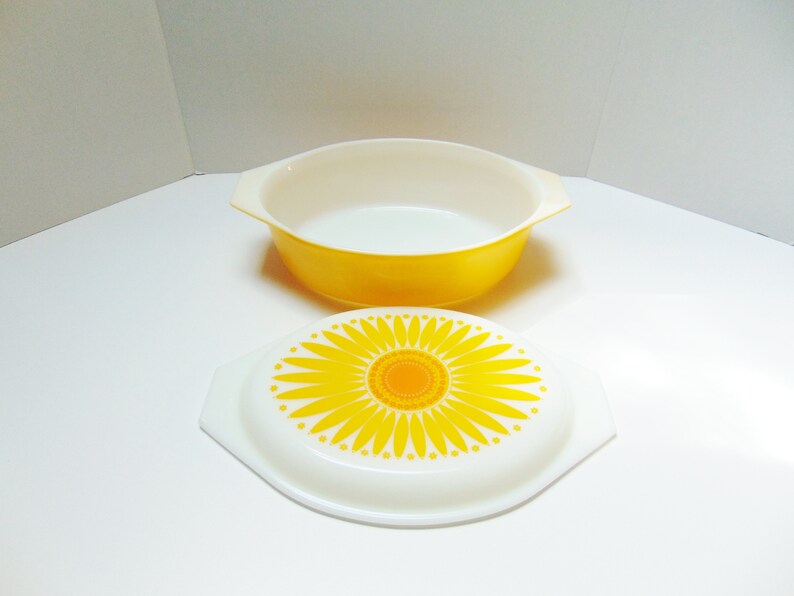 Vintage Pyrex Sunflower Pattern Casserole Dish Pyrex Etsy