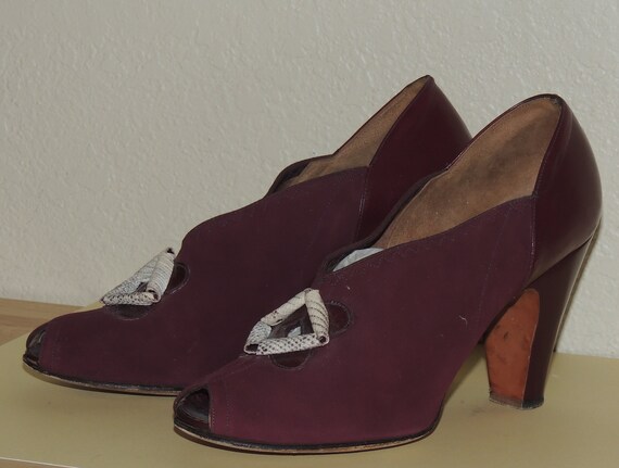1940s Peep Toe Pumps Suede and Leather 5.5 - image 2