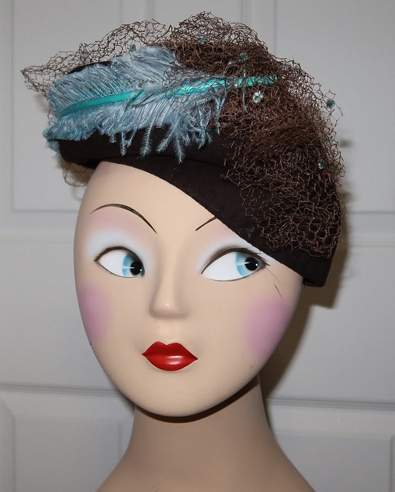 1940s Chocolate Brown Felt Hat with Aqua Blue Fea… - image 4