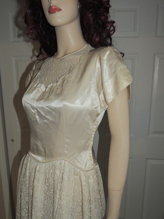 1940s Satin and Lace Bridal Gown Bust 34 - Gem